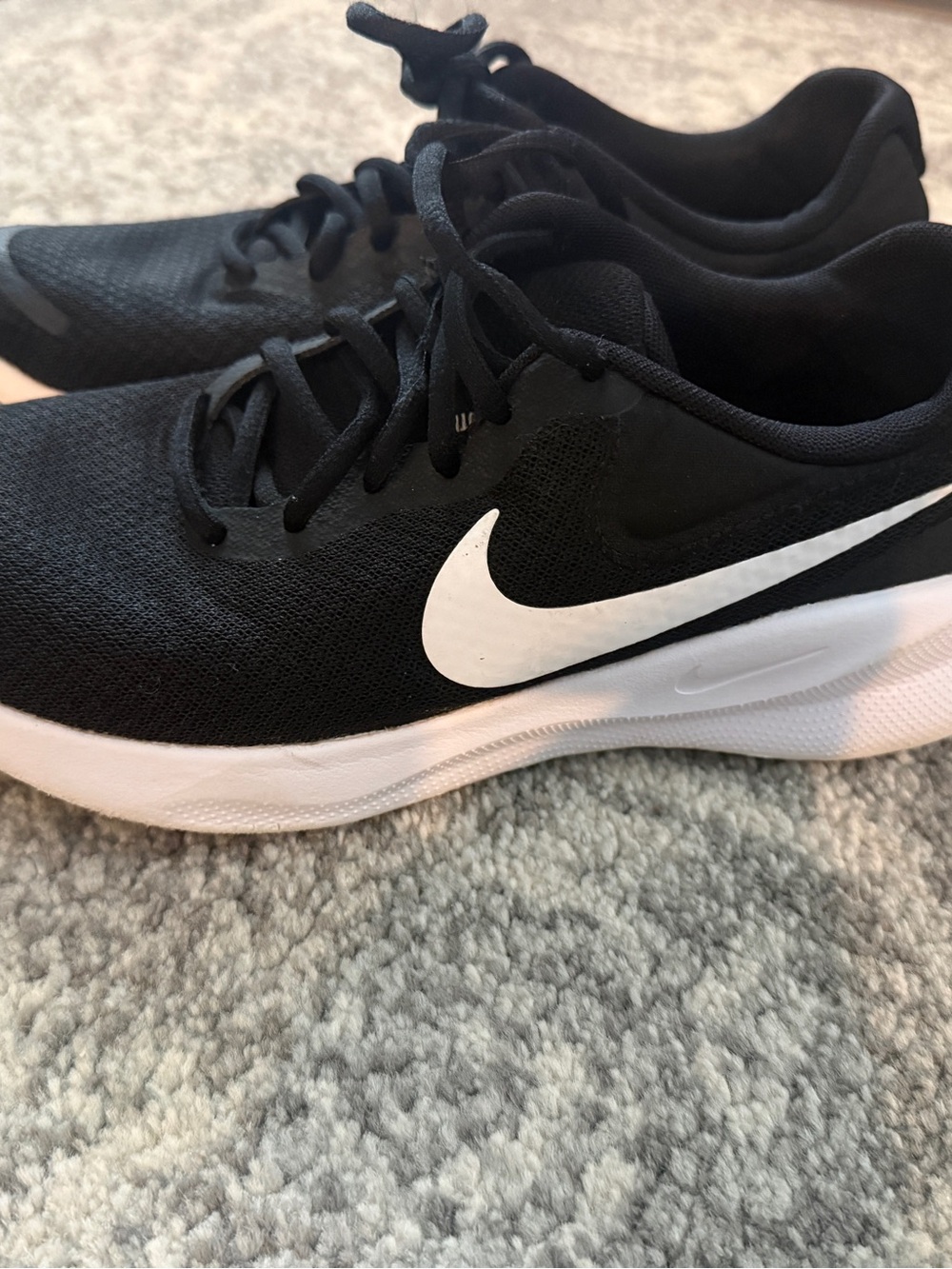 Nike Women's Black and White Training Sneakers - Picture 4 of 4